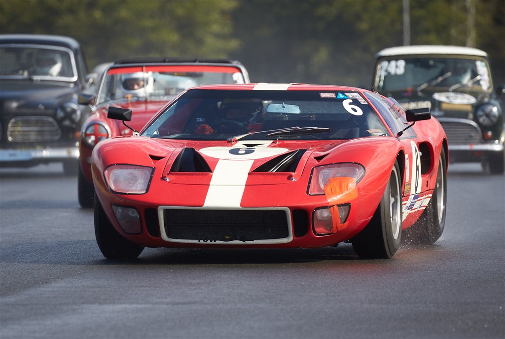 Karsten Ree var blandt vinderne på Ring Djursland med sin røde Ford GT40.
(Foto: Ib Trebbien)